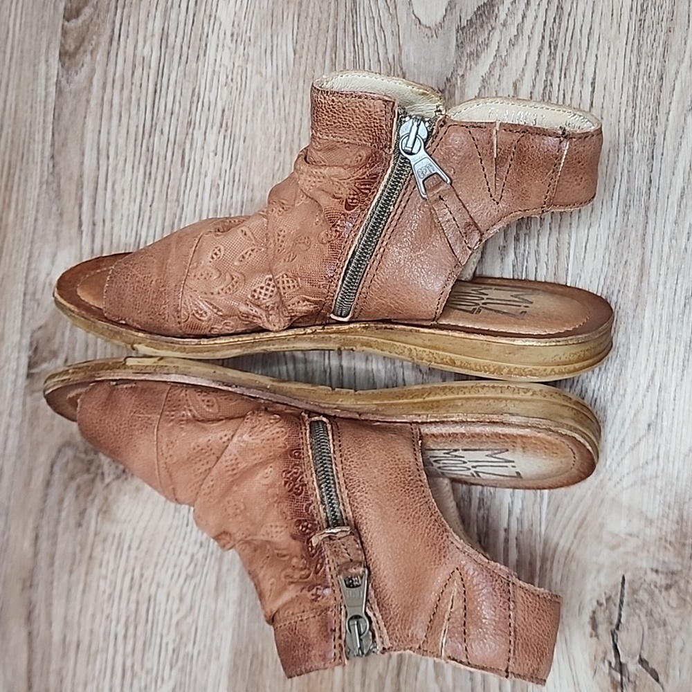 Miz Mooz Flair Scrunch Leather Ruched Sandals Brandy Open Round Toe Ankle Zip - Picture 4 of 14